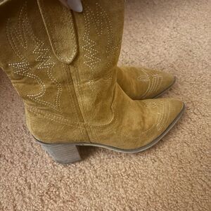 Elegant Tan Suede Heeled Boots